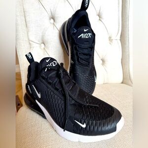 Nike Women's Air Max 270. Size 9.5. Black & White